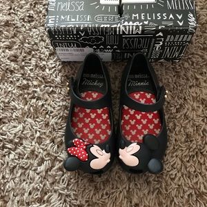 Mini Melissa Disney Kissing Twins Size 7